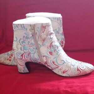 Vaneli Women's Silk Print Floral Booties size 9